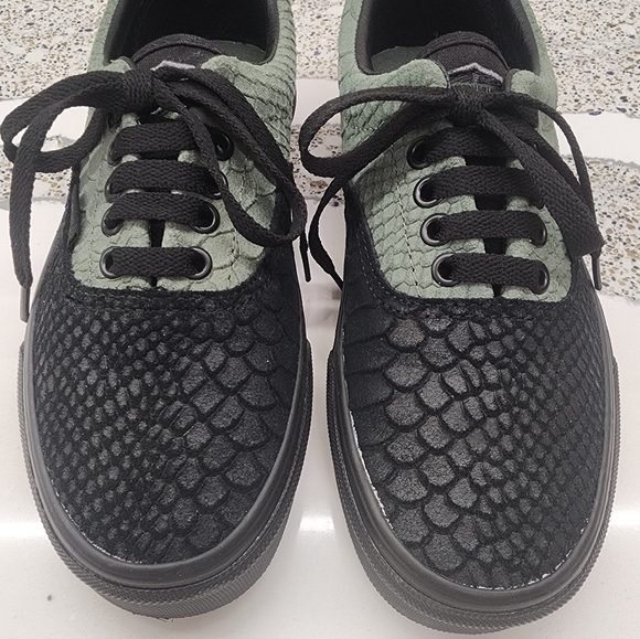 Vans x Harry Potter Slytherin Black & Green Snake Low-Top Sneakers 8.5 W / 7.5 M - Picture 2 of 10